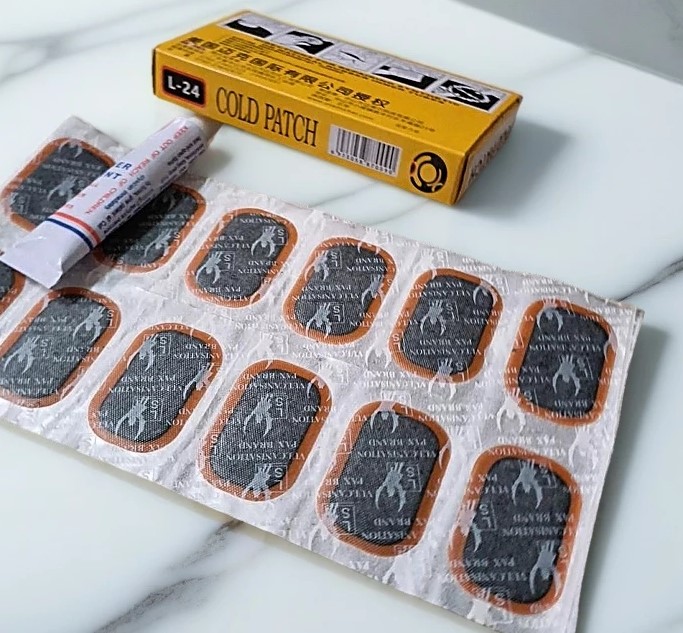 Hộp Vá Xe Đạp Xe Máy Tiện Dụng (48 Miếng / 24 Miếng) Kèm Keo Dán Chuyên Dụng