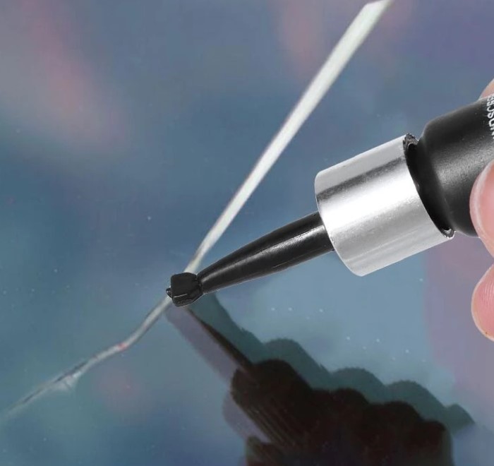 Keo Dán Kính Ô Tô Chuyên Dụng, Sửa Chữa Vết Nứt Kính Chắn Gió Bằng UV Nhanh Chóng