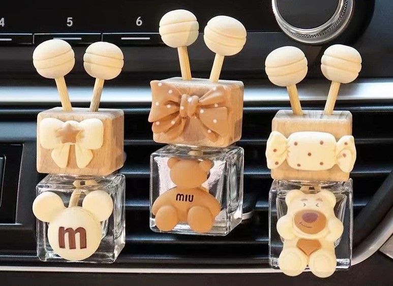 Lọ Tinh Dầu Thơm Kèm Kẹp Cho Xe Hơi, Làm Thơm Không Gian Xe Hiệu Quả