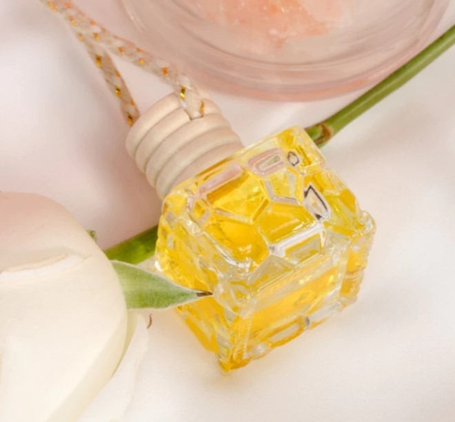 Lọ Tinh Dầu Treo Xe Ô Tô Họa Tiết Kim Cương, Tinh Dầu Nguyên Chất, Khử Mùi