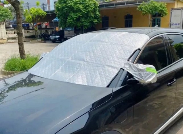 Tấm Bạt Che Nắng Kính Lái Xe Ô Tô Bảo Vệ Nội Thất Và Giảm Nhiệt Hiệu Quả
