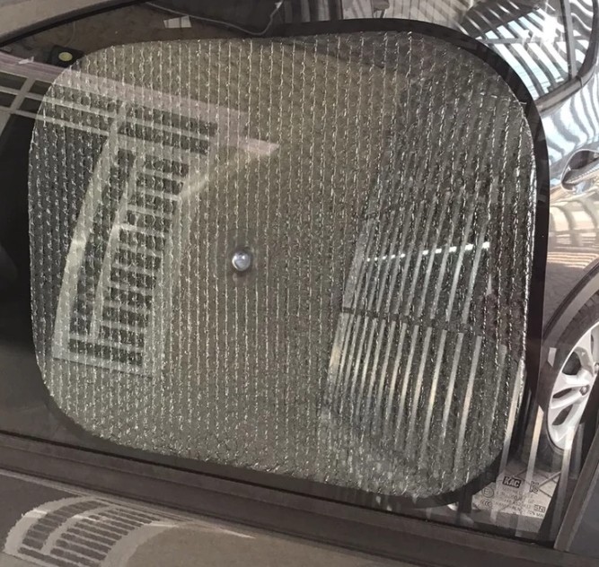 Tấm Che Nắng Cửa Kính Xe Ô Tô Cách Nhiệt, Xốp Dày Dặn, Chắn Nắng, Có Nút Cố Định