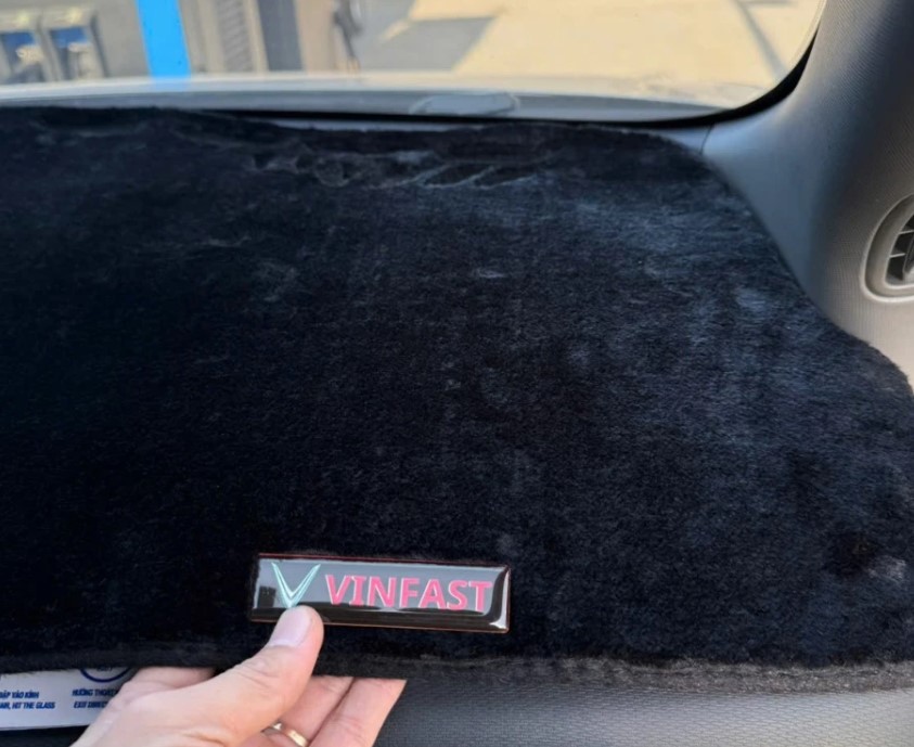 Taplo Limo Green Thảm Taplo Tuyết Nhung Màu Đen Cho Xe VinFast Limo Green