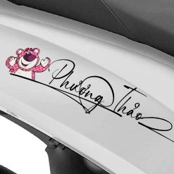 Tem Dán Xe Gấu Dâu Theo Tên, Cá Nhân Hóa Decal Chữ Ký Độc Đáo Cho Xế Yêu