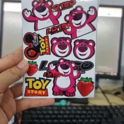 Tem Logo Sticker Gấu Dâu Hồng Mini, Decal Trang Trí Xe, Bền Đẹp, Chống Nước