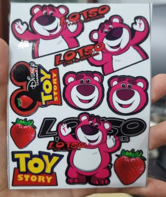 Tem Logo Sticker Gấu Dâu Hồng Mini, Decal Trang Trí Xe, Bền Đẹp, Chống Nước