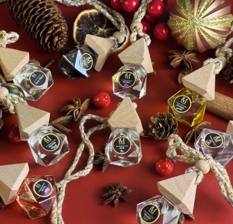 Tinh Dầu Treo Xe Mocotics Khử Mùi Xe Ô Tô, Thơm Lâu, Treo Gương Xe, 21 Hương Thơm Tinh Tế