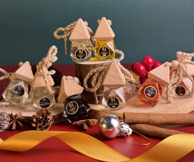 Tinh Dầu Treo Xe Mocotics Khử Mùi Xe Ô Tô, Thơm Lâu, Treo Gương Xe, 21 Hương Thơm Tinh Tế