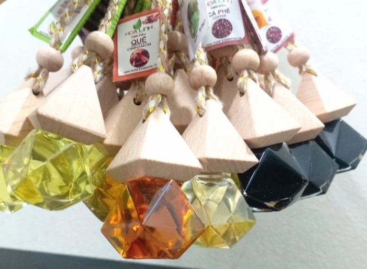 Tinh Dầu Treo Xe Ô Tô, Hương Dâu Tây, Dứa Thơm, Hoa Bưởi Khử Mùi Xe