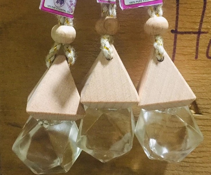 Tinh Dầu Treo Xe Ô Tô Hương Oải Hương, Hoa Hồng, Sen Trắng, Thơm Lâu, Khử Mùi Hôi, Làm Sạch Không Khí