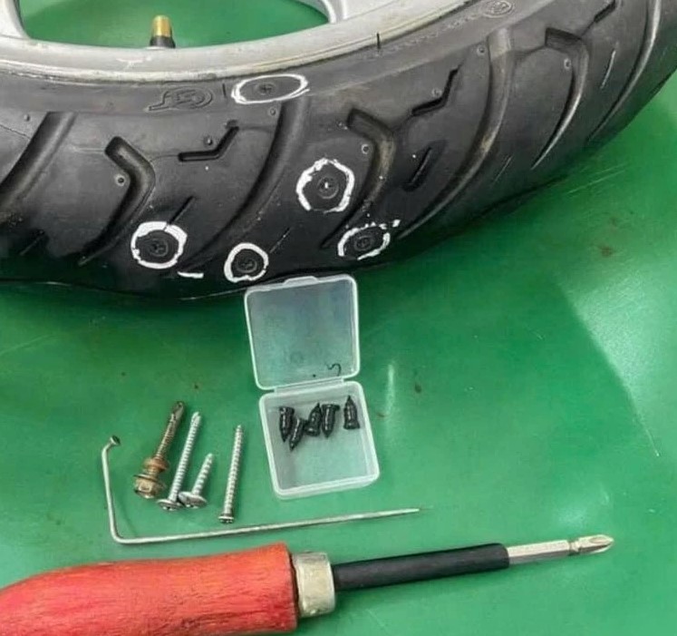 Vít Vá Lốp Ô Tô & Xe Máy Công Nghệ Nhật Bản, Xử Lý Thủng Lốp Nhanh Chóng