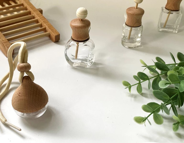 Vỏ Lọ Tinh Dầu Treo Xe & Lọ Khuếch Tán Kẹp Cửa Gió Ô Tô, Khử Mùi Xe & Tủ Quần Áo