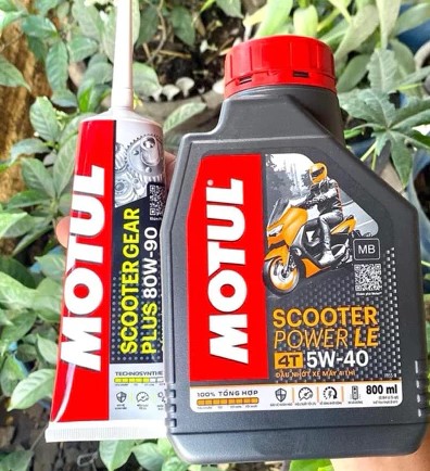 Combo Nhớt Ga Tổng Hợp Motul 5W40 Và Nhớt Láp 80W90 Dành Cho Xe Tay Ga