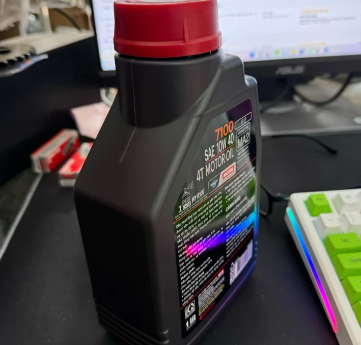 Dầu Nhớt Motul 7100 (10W40) Ester 100% Tổng Hợp Sản Xuất Tại Việt Nam