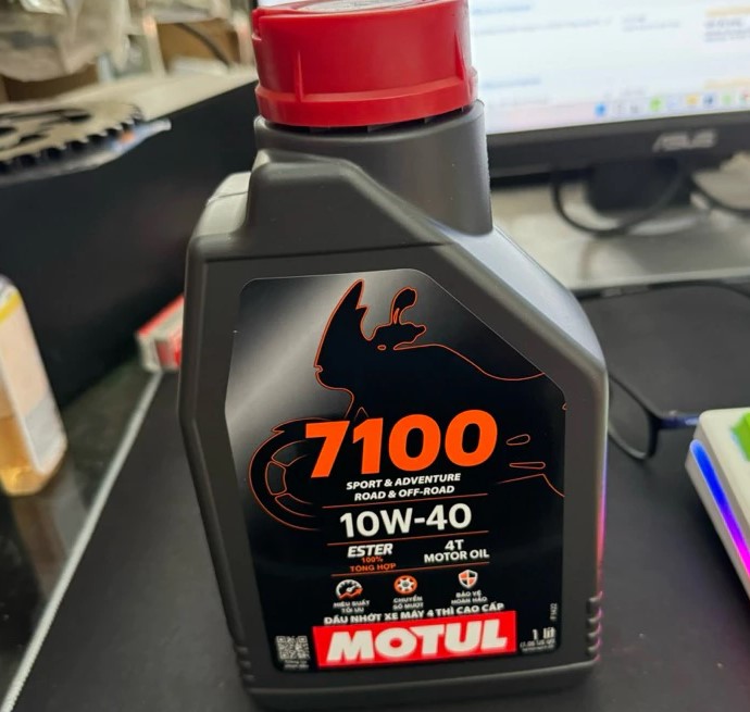 Dầu Nhớt Motul 7100 (10W40) Ester 100% Tổng Hợp Sản Xuất Tại Việt Nam