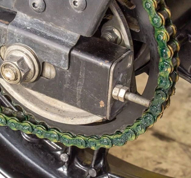 Dung Dịch Dưỡng Sên Mỡ Bò Y1 Bôi Trơn Và Bảo Dưỡng Sên Xe Máy Hiệu Quả