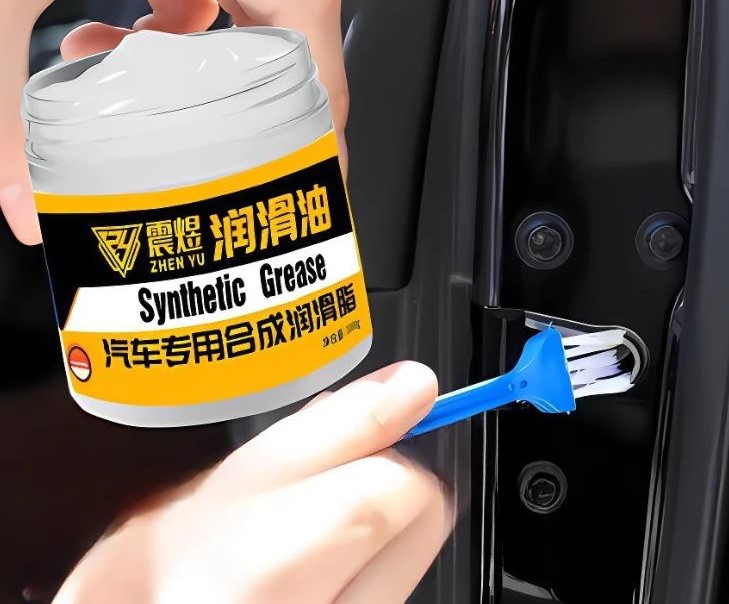 Lọ Mỡ Bôi Trơn Kèm Chổi Chống Rỉ Sét Cho Xe Ô Tô