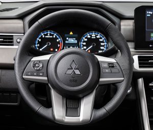 Nút Info Trên Xe Mitsubishi Xpander Có Tác Dụng Gì?