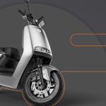 Sạc xe điện YADEA có tự ngắt không? Giải đáp để sạc an toàn và tránh chai pin