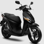 Xe máy điện chở hàng cho người kinh doanh và giao hàng